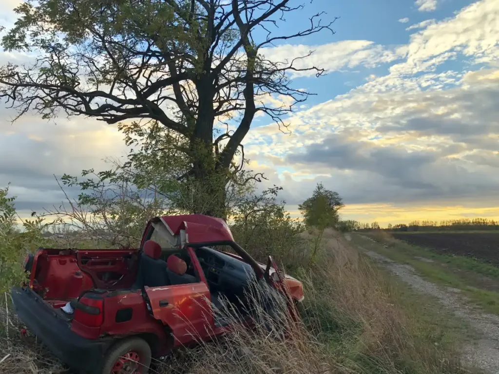autovrak v poli