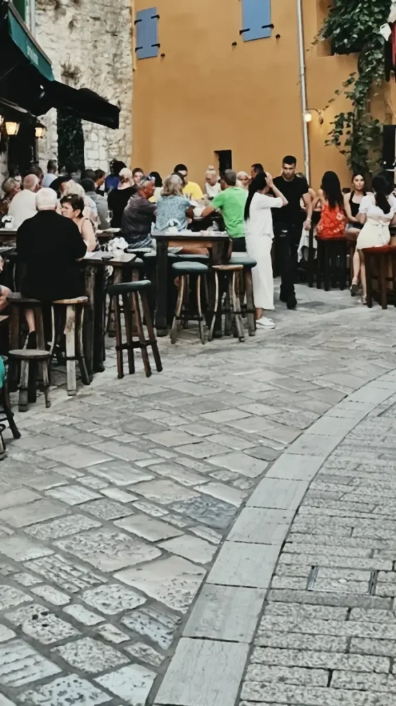 Poreč Istrijská vinotéka na ulici v Poreči