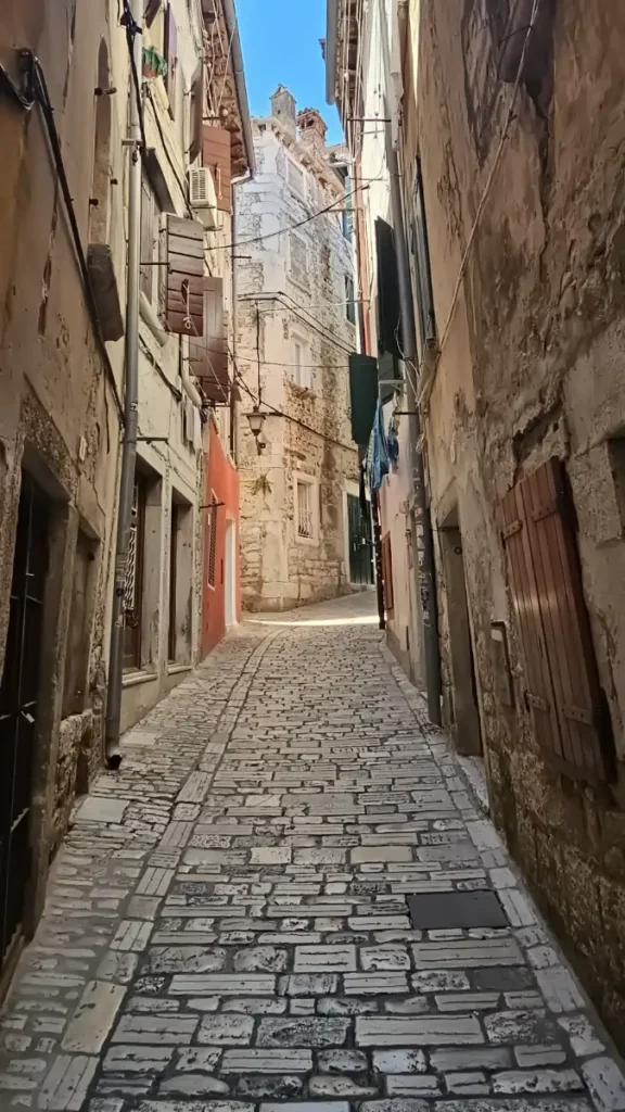 Rovinj Rovinj, stredoveká ulička