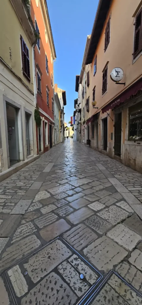 Poreč Prechádzka starým mestom, Istria, Poreč, rímska cesta